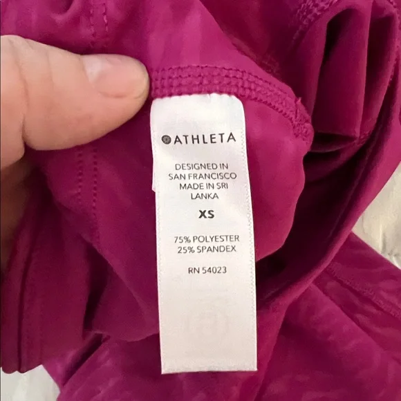 Athleta Fuchsia Ultimate Stash Pocket Printed Capri Size XS - Picture 9 of 9